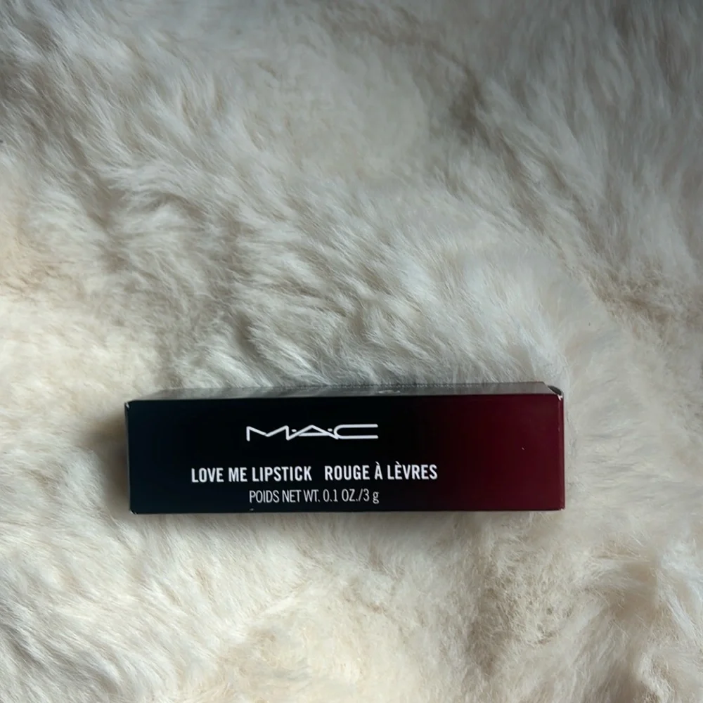 MAC E For Effortless 423 Love Me Lipstick NEW RED
